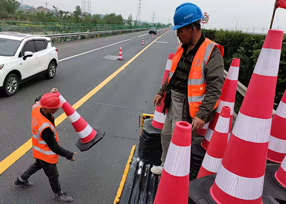 交通路錐施工