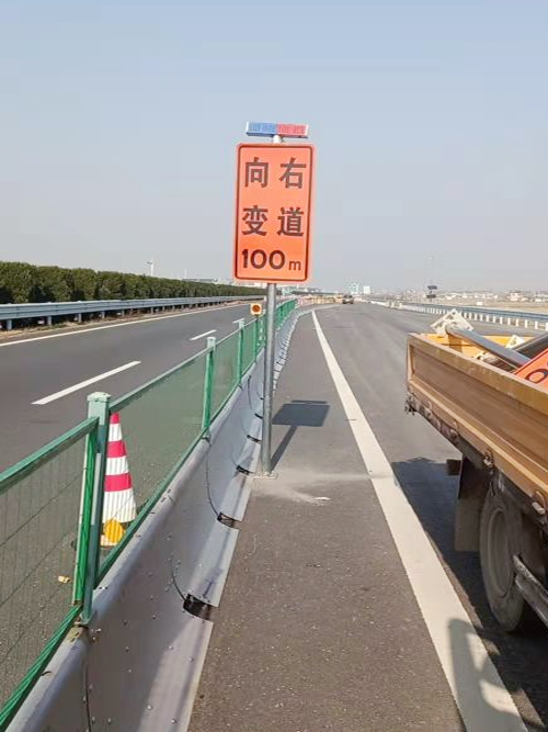 高速道路標(biāo)牌安裝